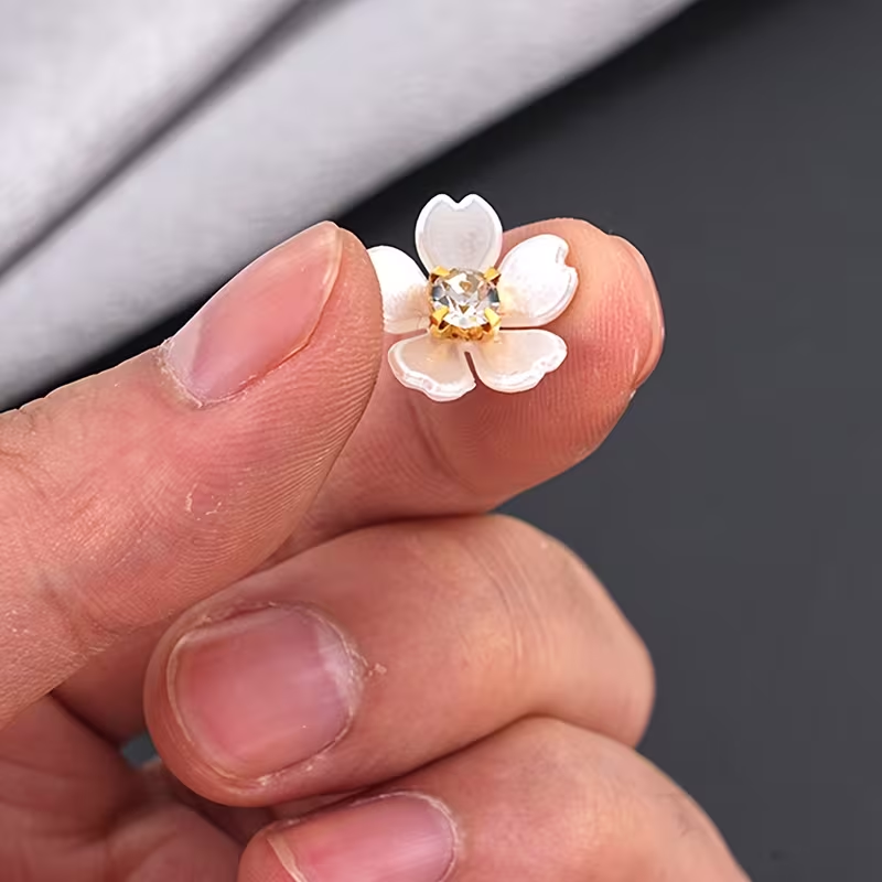 50 eleganti fiori in plastica  - Jewelry Making For Adults recensione e prezzo